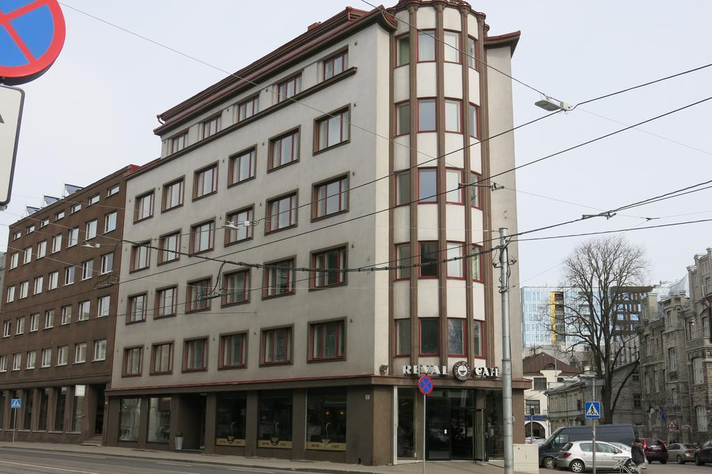 - City Center Huoneisto